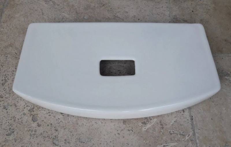 lot 2904 image: White Porcelain Toilet Tank Lid
