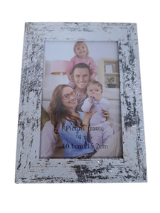 lot 4149 image: Rustic White Wood Picture Frame 4x6 In 3 Pack