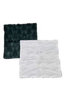 lot 9300 image: Modern Green and White Soft Pillowcases 16x17, 4 Count