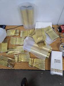 lot 1455 image: Gold Plastic Cutlery Set - Bulk Package 700 pieces