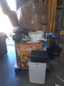 lot 16743 image: Pallet of broken items - Retail $10