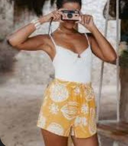 lot 16410 image: Honey Shorts yellow