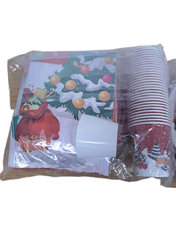 lot 31334 image: QZYL 30 Set Xmas Table Party Supplies 2  Pack