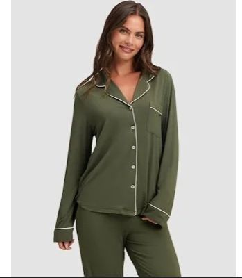 lot 16453 image: Harry Potter Womens Pajamas Size L (Stock Pic Doesnt Match)