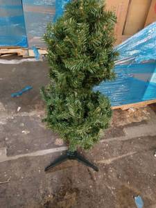 lot 2692 image: 3ft Christmas Tree
