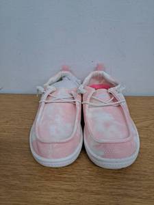 lot 4591 image: Levis Little Girls Newt Tie Dye Slip-On Fashion Sneaker Size 2