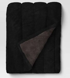 lot 16805 image: PACK OF 4-Channel Faux Fur Throw Black - Threshold
