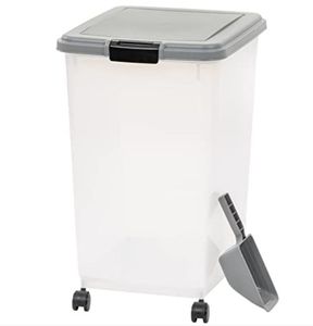 lot 16807 image: Amazon Basics Airtight Dog Food Storage Container with Scoop - 69 QT (Damage on Bottom)