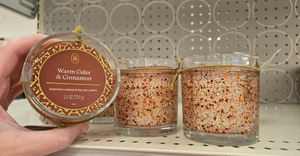lot 40912 image: Warm Cider and Cinnamon 2.5oz Candle With LED Lights