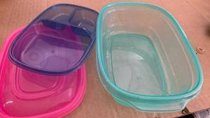 lot 41352 image: 3 piece lunch take a long container set.