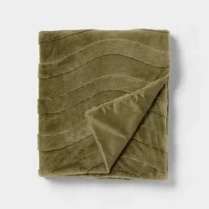 lot 41270 image: Pillowfort Green Wave Kids Plush Throw Blanket