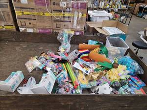 lot 748 image: Bulk Party Supply and Toy Lot.