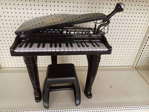 lot 2023 image: Symphonic Grand Piano Toy with Microphone and Bench