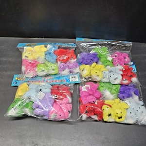 lot 3039 image: Lot of 4 Finger Puppets