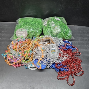 lot 3060 image: Lot of Mardi Gras Beads