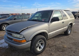 lot 2461 image: 2004 Chevrolet Blazer Champagne