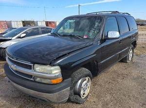 lot 2476 image: 2002 Chevrolet Tahoe Black