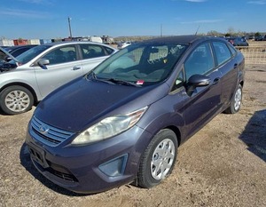 lot 2482 image: 2013 Ford Fiesta SE Gray