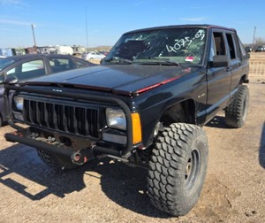lot 2483 image: 1991 Jeep Cherokee Black