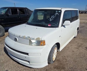 lot 2484 image: 2006 Scion xB White