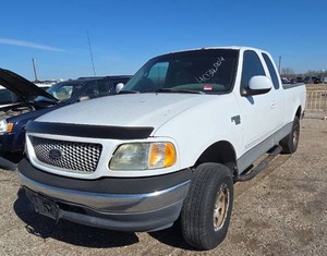 lot 2486 image: 1999 Ford F150 XLT White