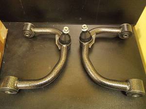 lot 1192 image: Upper Control Arms Kit, not sure on vehicle  - Retail $199