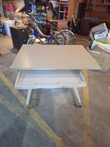 lot 602 image: Mobile Work Table with Casters & Tray