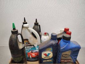 lot 416 image: Various Types of Motor Oil Mostly Full Bottles Car Wash Supplies and other Items for Cars