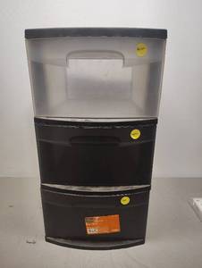 lot 422 image: 3 Drawer Sterilite