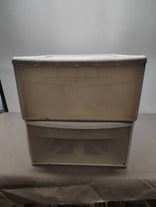 lot 423 image: Set of 2 Sterilite Single Drawers