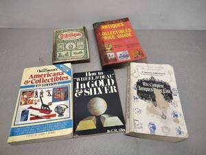 lot 427 image: Collection of Guide Books on How to Sell Antiques and Collectibles