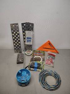 lot 430 image: Pocket Chainsaw with Spare Chain and other Miscellaneous Items