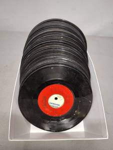 lot 474 image: Collection of Vinyl Records