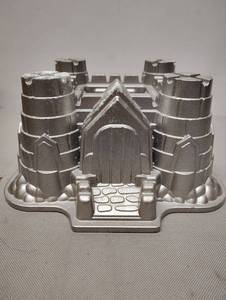 lot 482 image: Castle Bundt Pan
