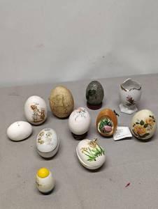 lot 490 image: Collection of Egg Figurines