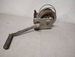 lot 497 image: Manual Trailer Winch