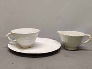 lot 505 image: Purple Tote fullbRose Point Whites Dishes .