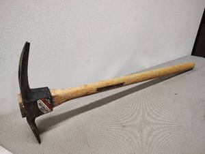 lot 507 image: Mattock Pick