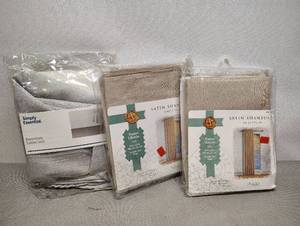 lot 509 image: Table Clothes and Curtain Panels
