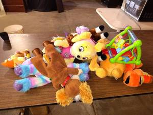 lot 514 image: large Bundle of stuffed animals and baby toys