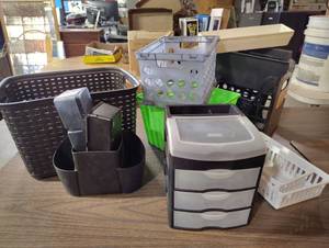 lot 519 image: Organization Baskets and Drawers
