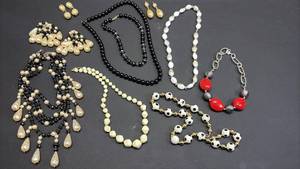 lot 100 image: Statement Jewelry Collection