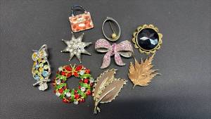 lot 119 image: Vintage and Modern Fashion Brooches Collection