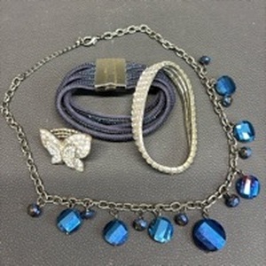 lot 128 image: Sparkling Jewelry In Blue with Rhinestones and Crystal Cut Beads