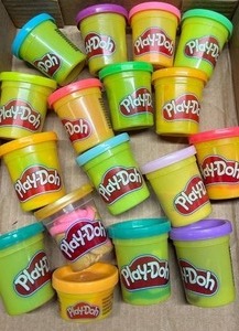 lot 134 image: Play-Doh Small Container Collection