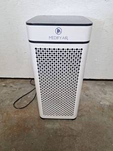 lot 212 image: Air Purifier