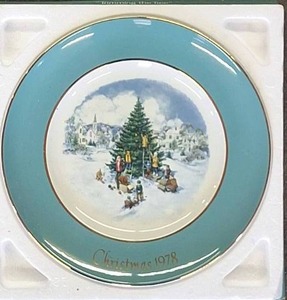 lot 214 image: Three Collector Plates