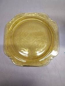 lot 7 image: Federal Glass Madrid Amber Depression Glass Plate