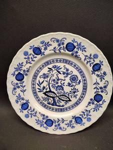 lot 18 image: Blue Onion Designed Blue Heritage Plate