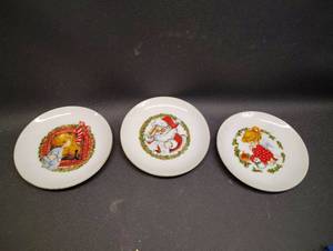 lot 26 image: Set of 3 Vintage  Jasco Fine Porcelain Christmas Plates with 22K Gold Trim.